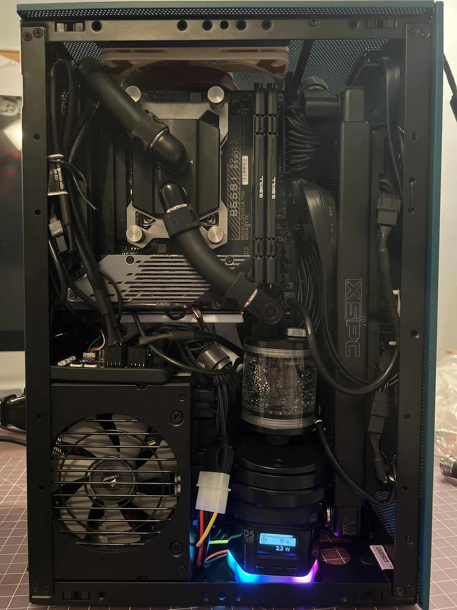 ITX SFF PC build in a Meshroom S